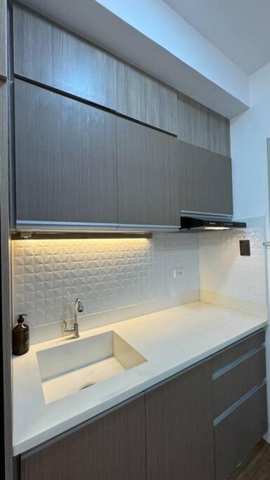 Idcs Place At Westjonesresidences Fuente *